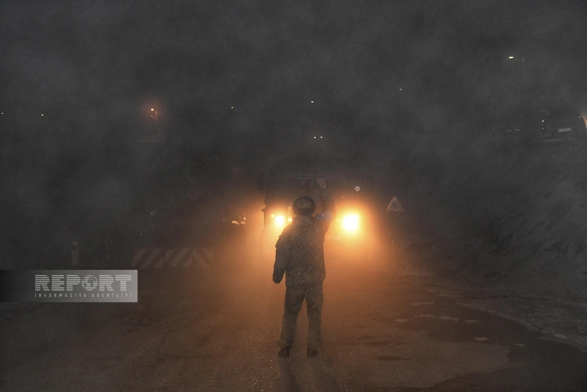 Havanın dumanlı və şaxtalı olmasına baxmayaraq, Xankəndi-Laçın yolunda aksiya davam edir