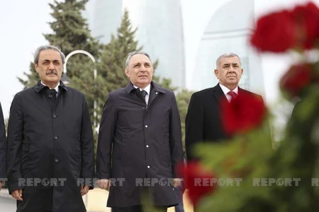Türk Şurasına üzv dövlətlərin Baş prokurorları Fəxri və Şəhidlər xiyabanlarını ziyarət edib 