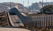 ABŞ Meksika ilə sərhəd boyu yeni hərbi zona yaratmaq niyyətindədir