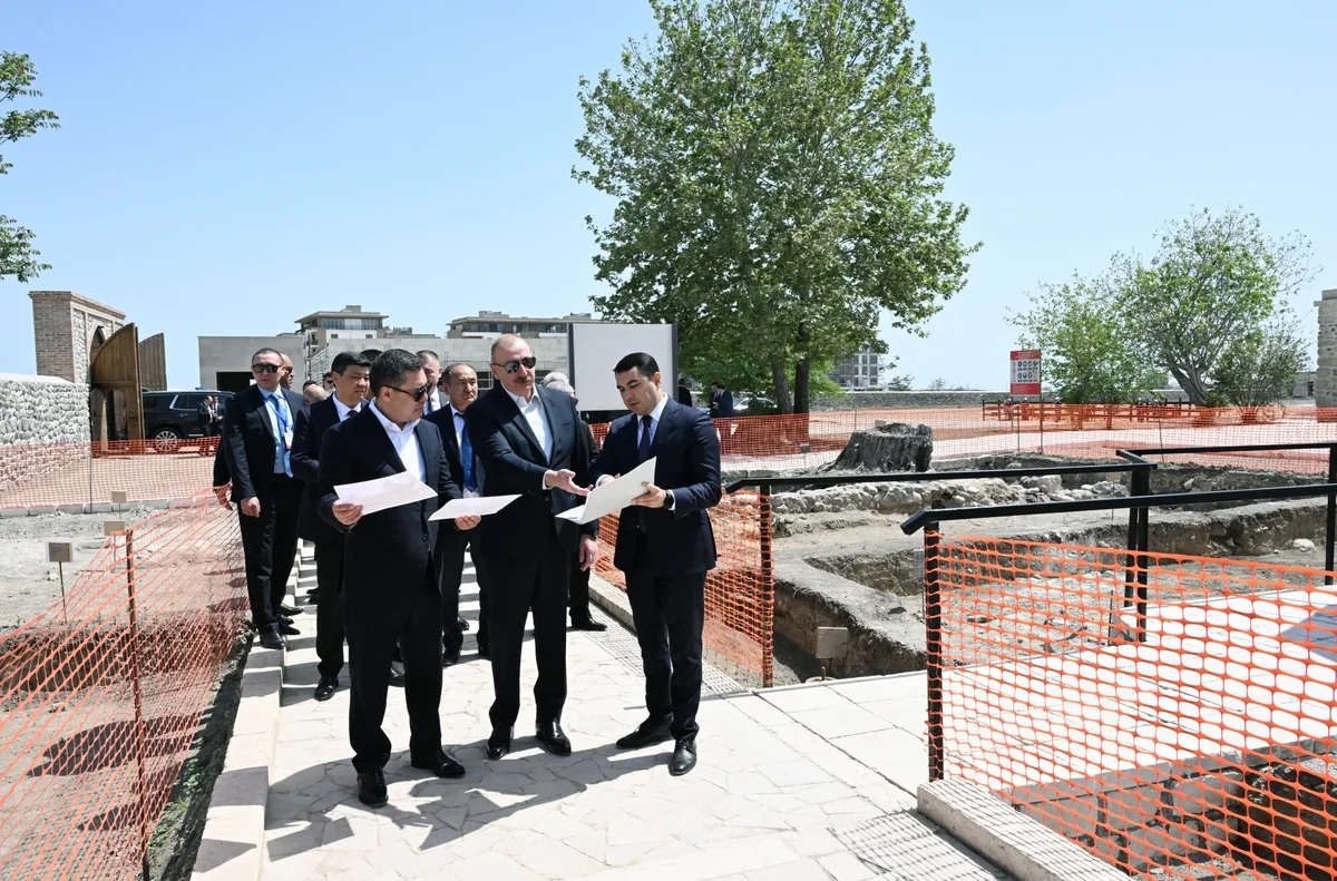 İlham Əliyev və Sadır Japarov Ağdamda Pənahəli xanın sarayı və İmarət kompleksində görülən işlərlə tanış olublar - YENİLƏNİB