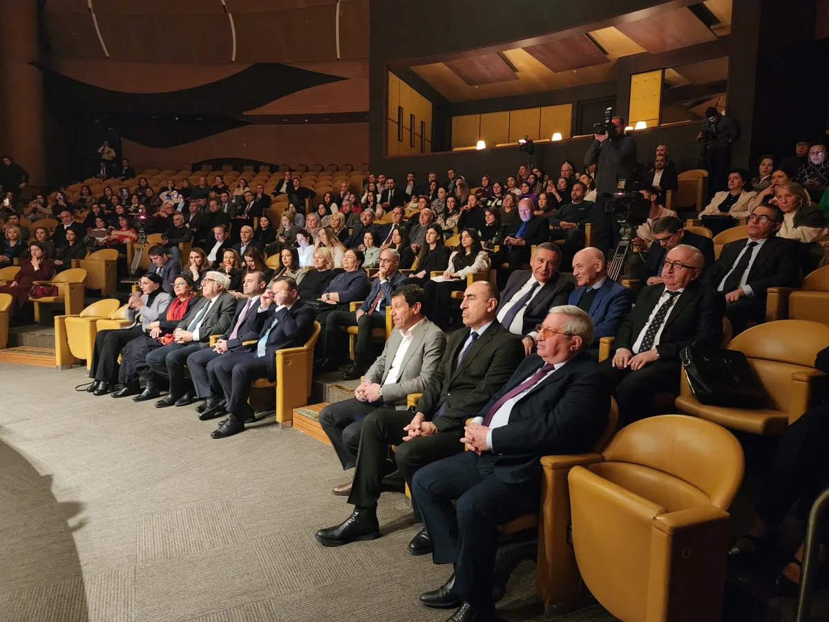 BP presents two-volume book about Fuzuli