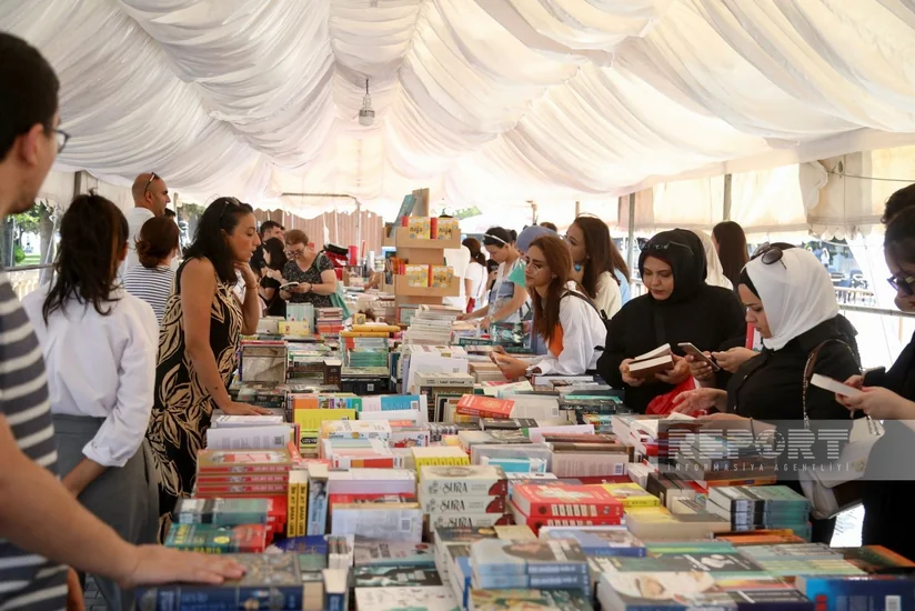 Dənizkənarı Milli Parkda “Oxuyan gələcək” adlı kitab sərgisi təşkil edilib