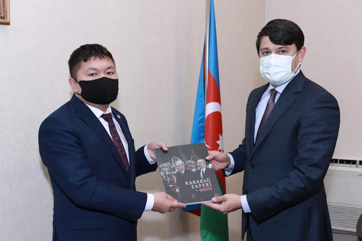 Fuad Muradov Qırğızıstanın Azərbaycandakı səfiri ilə görüşüb