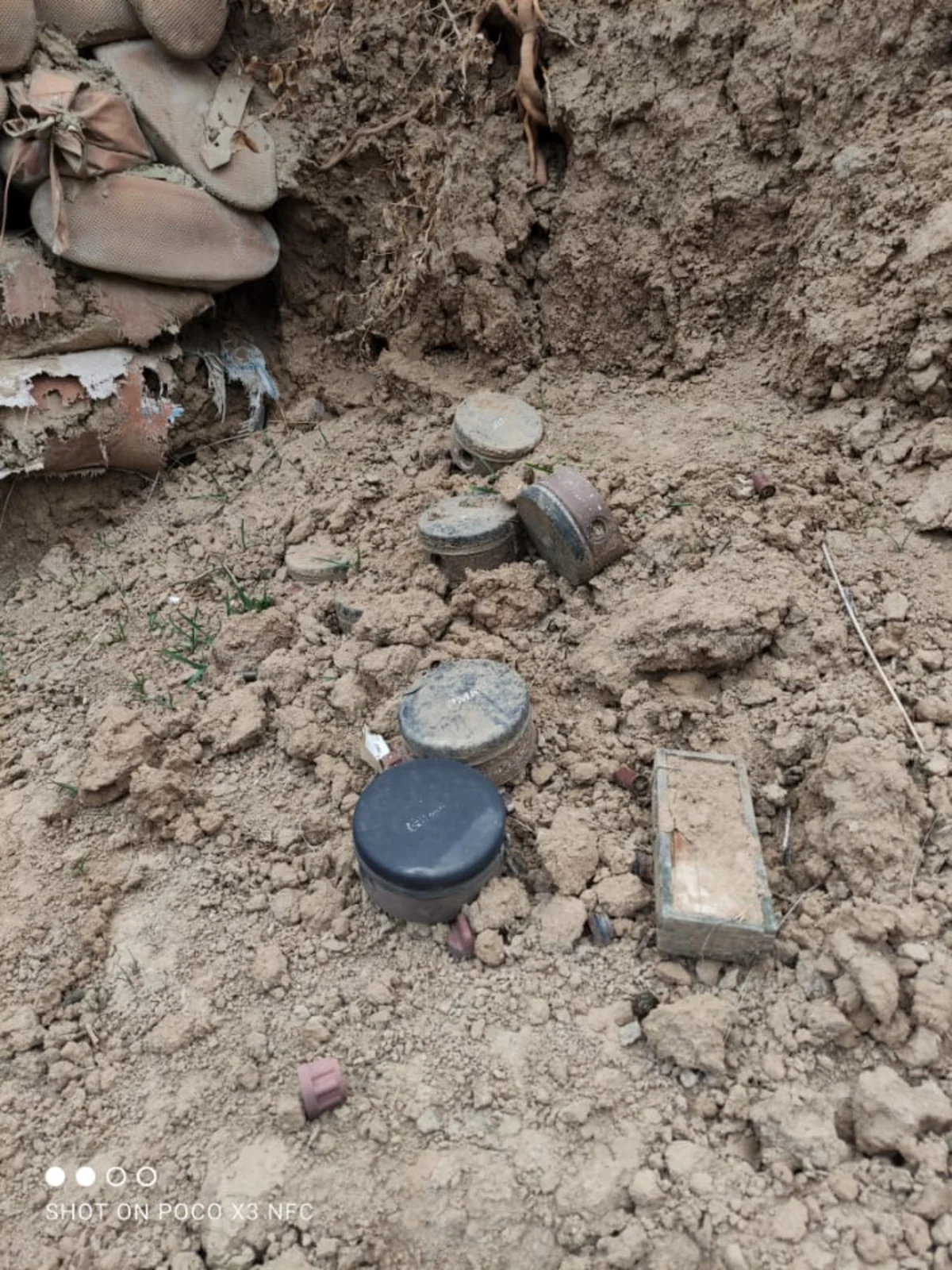 Polislər Xocavənddə minalar aşkar ediblər