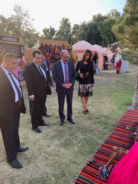 Özbəkistanda Birinci Beynəlxalq Xalq Tətbiqi İncəsənət Festivalının açılışı olub