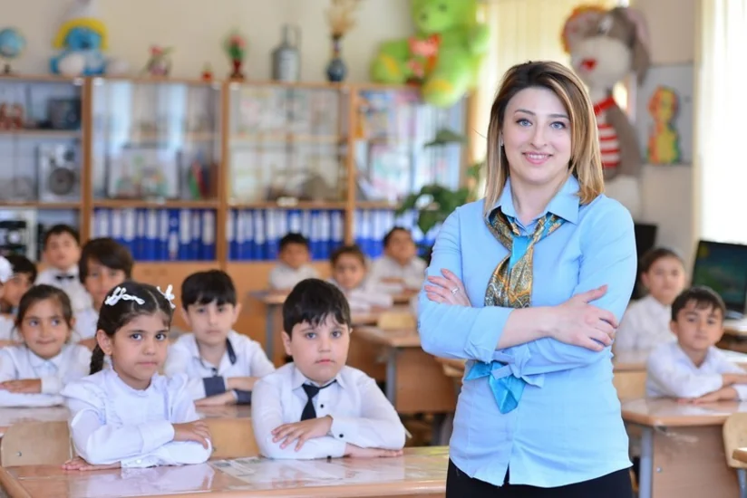 Nazirlik: Koronavirusa yoluxub dərsə gəlməyən müəllimlərin məvacibində heç bir kəsinti olmayıb