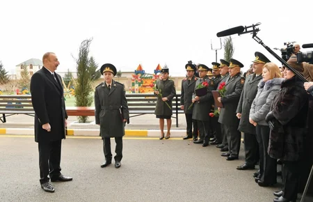 Prezident İlham Əliyev Sabunçu rayonunda hərbçilərə yeni mənzillərin verilməsi mərasimində iştirak edib - YENİLƏNİB