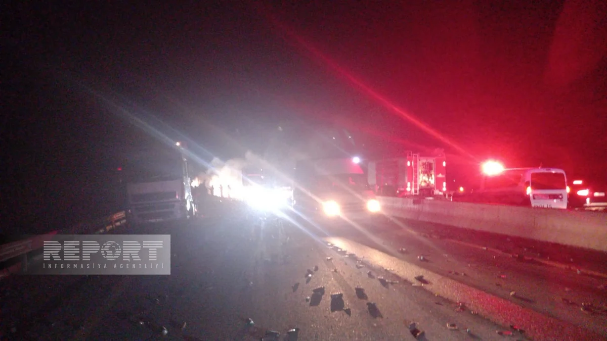 Biləsuvarda yük avtomobilində baş verən yanğın söndürülüb, yol qismən açılıb - YENİLƏNİB