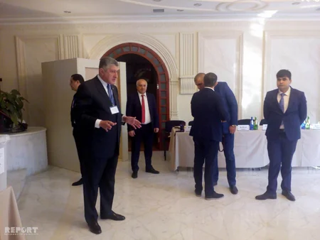 Gürcüstandakı Azərbaycan vətəndaşları Tbilisidəki səfirlikdə səs verirlər