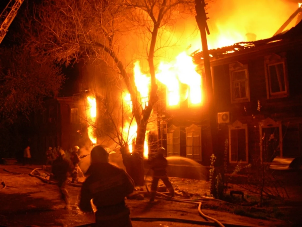 ​Tovuz rayonunda ikimərtəbəli ev yanıb