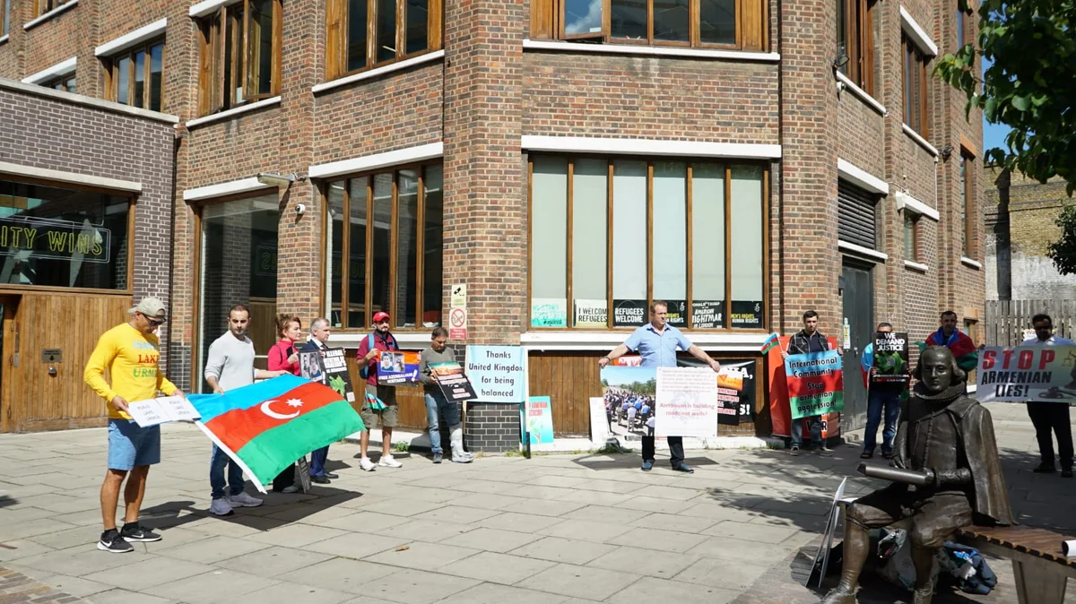 Азербайджанская община провела в Лондоне акцию протеста перед офисом Amnesty International