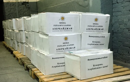 Azərbaycan Kemerovaya 2 tona yaxın humanitar yardım göndərib