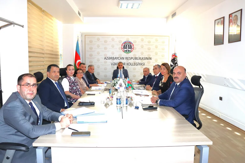 İntizam pozuntularına yol verən iki vəkillə bağlı məhkəməyə müraciət edilib