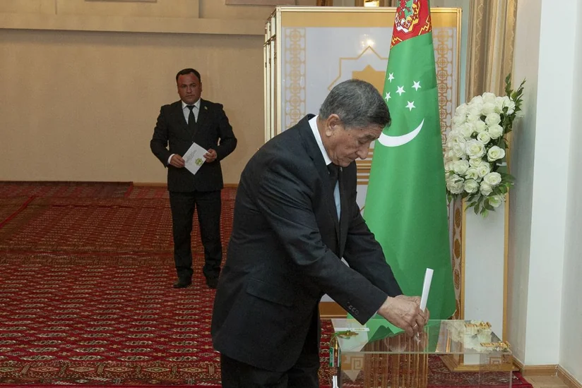 Началось досрочное голосование на внеочередных выборах президента Туркменистана