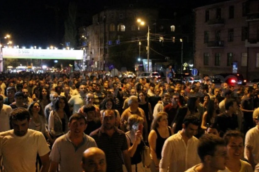 ​В центре Еревана под проливным дождем стартовал митинг оппозиции