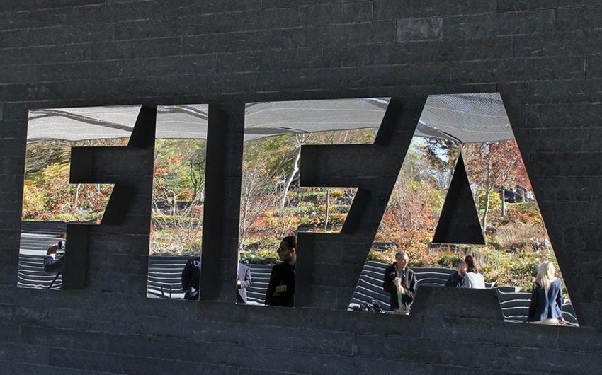 FIFA yan xətt hakimlərini robotlarla əvəzləmək istəyir