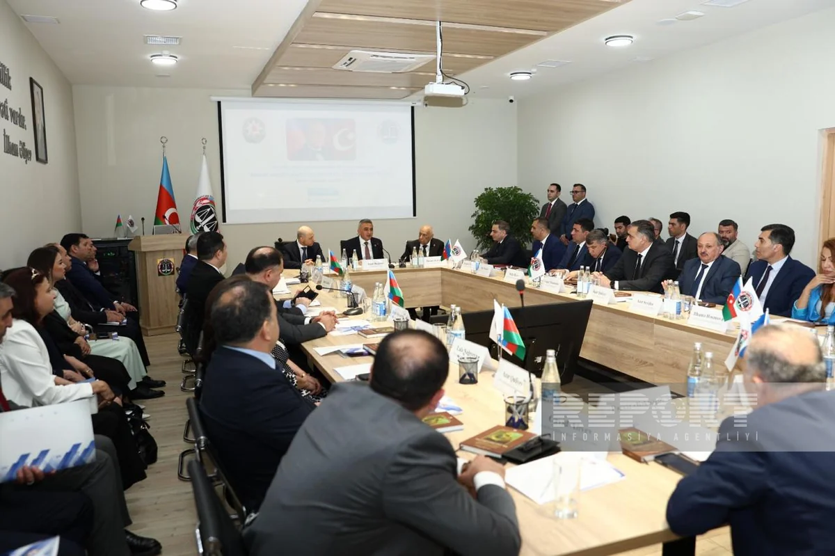 Gəncədə “Müasir Konstitusiyamızın banisi Ulu Öndər Heydər Əliyev” mövzusunda elmi-praktiki konfrans keçirilib