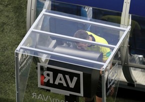 Frits Ştuxlik: VAR-ın işində texniki problem yaranarsa, oyun dayandırılmayacaq