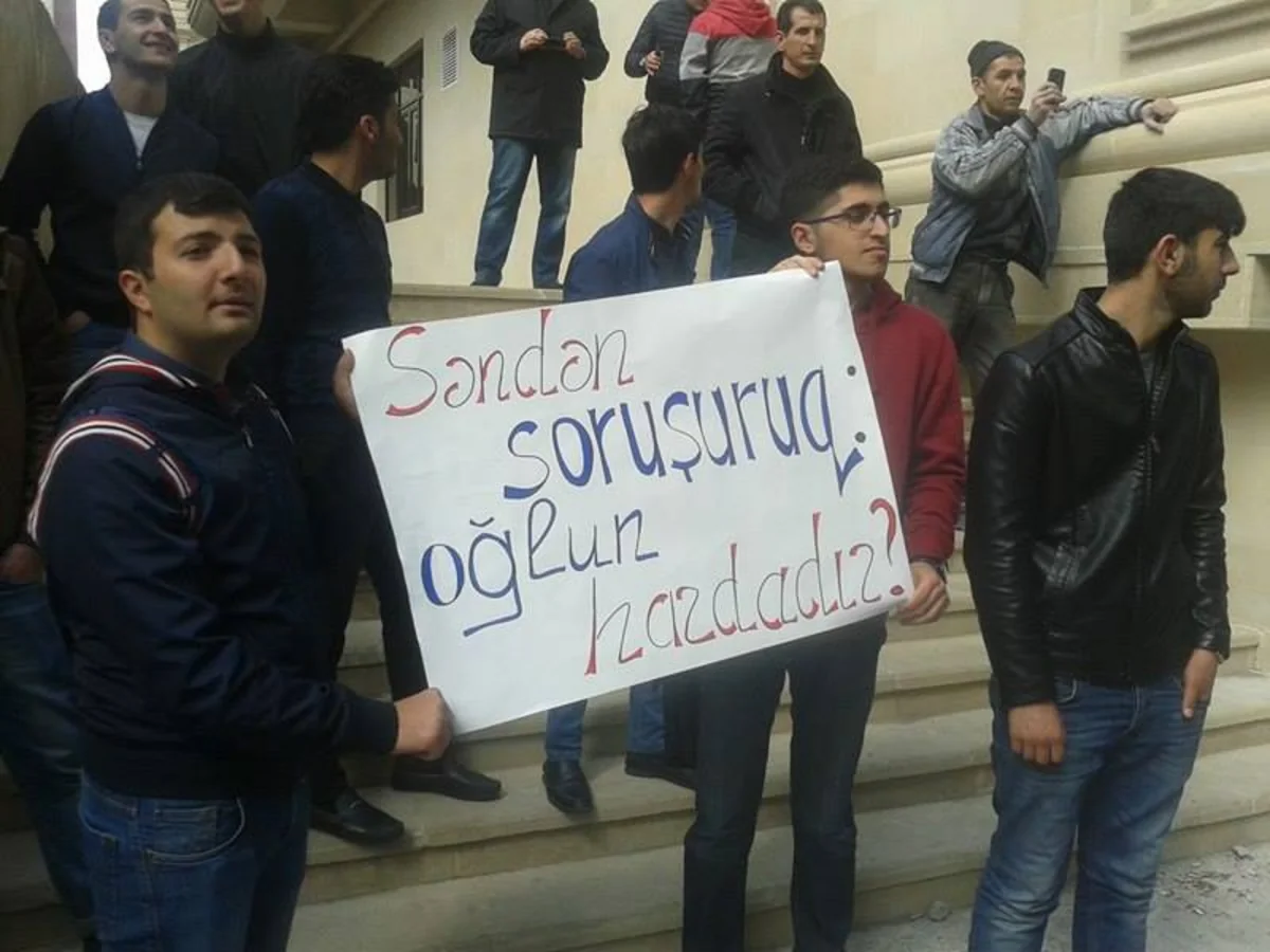 Əli Kərimlinin yaşadığı binanın qarşısında daha bir aksiya keçirilib - FOTO