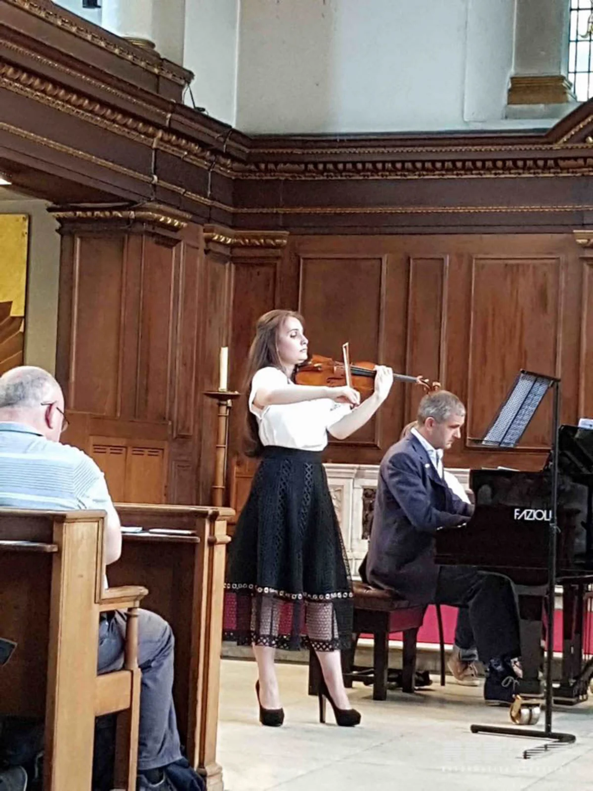 Azərbaycanlı skripkaçı Nəzrin Rəşidova Londonda konsert proqramı ilə çıxış edib - FOTO - VİDEO