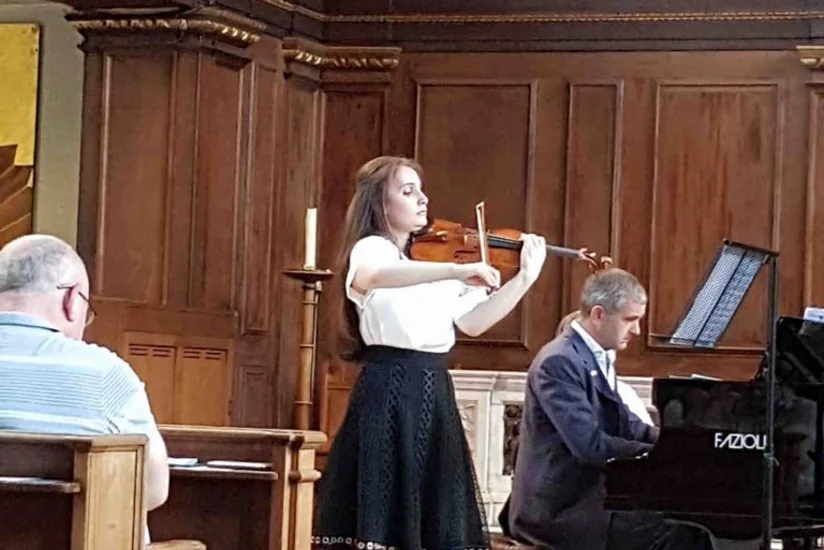 Azərbaycanlı skripkaçı Nəzrin Rəşidova Londonda konsert proqramı ilə çıxış edib - FOTO - VİDEO