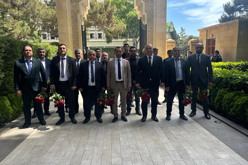 “Aqro-Vest DC”nin kollektivi Ümummilli Lider Heydər Əliyevin məzarını ziyarət edib