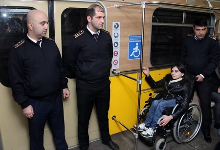 Bakı Metropoliteni vaqonlarda əlil arabası üçün yerlərin quraşdırılmasına başlayıb