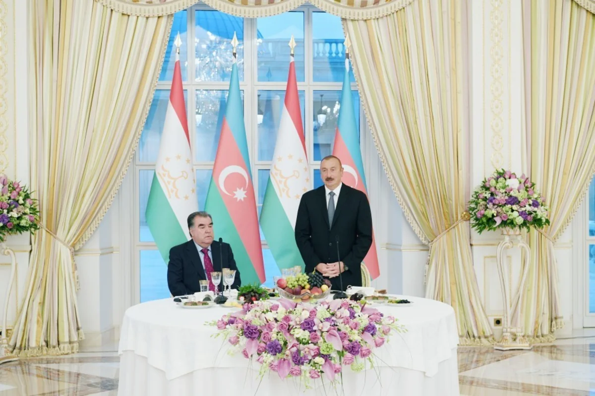 Tacikistan Prezidenti Emoməli Rəhmonun şərəfinə rəsmi ziyafət verilib