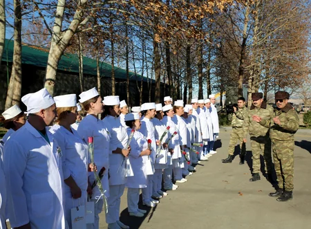 Zakir Həsənov cəbhəboyu zonada yerləşən hərbi tibb müəssisələrində olub