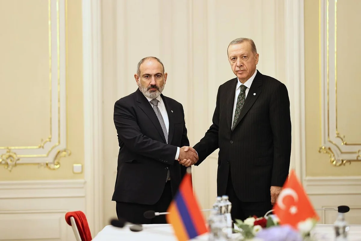 Ərdoğan və Paşinyan Praqada görüşüb - YENİLƏNİB