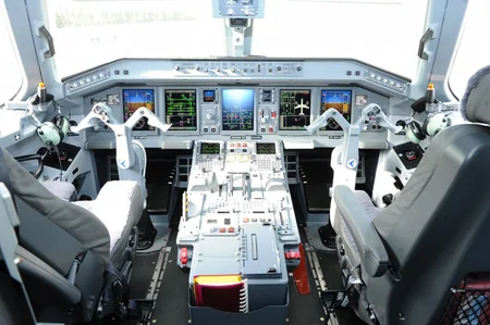 Prezident İlham Əliyev “Buta Airways” aviaşirkətinin Bakıya gətirilən ilk “Embraer 190” təyyarəsi ilə tanış olub