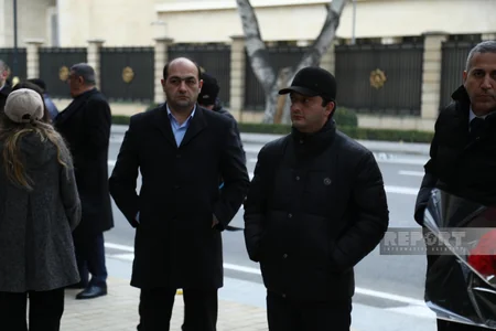 Azərbaycan xalqı Fəxri xiyabanda Ümummilli Liderin məzarını ziyarət edir