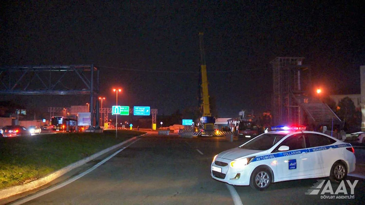 Bakıda yeni piyada keçidinin aşırım hissəsi montaj edilib