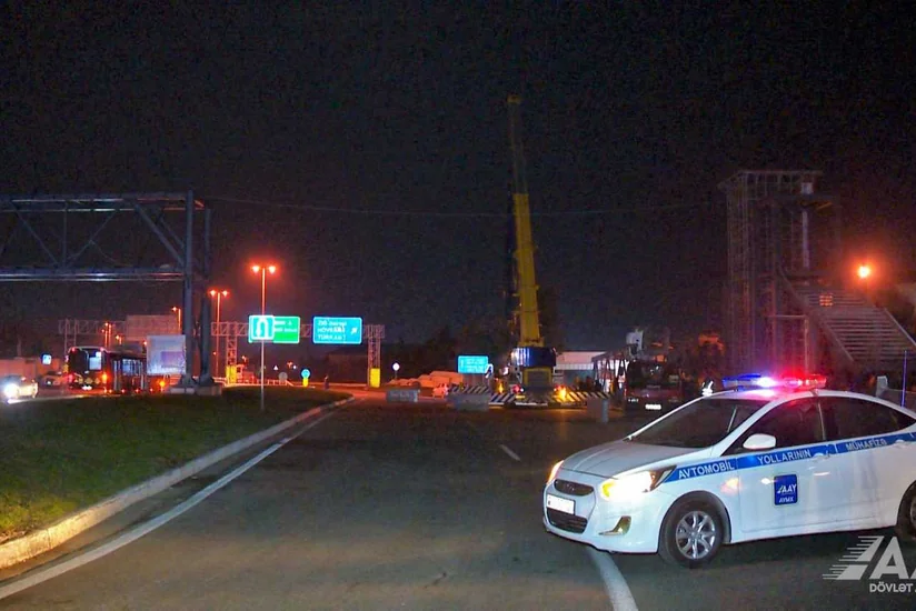Bakıda yeni piyada keçidinin aşırım hissəsi montaj edilib