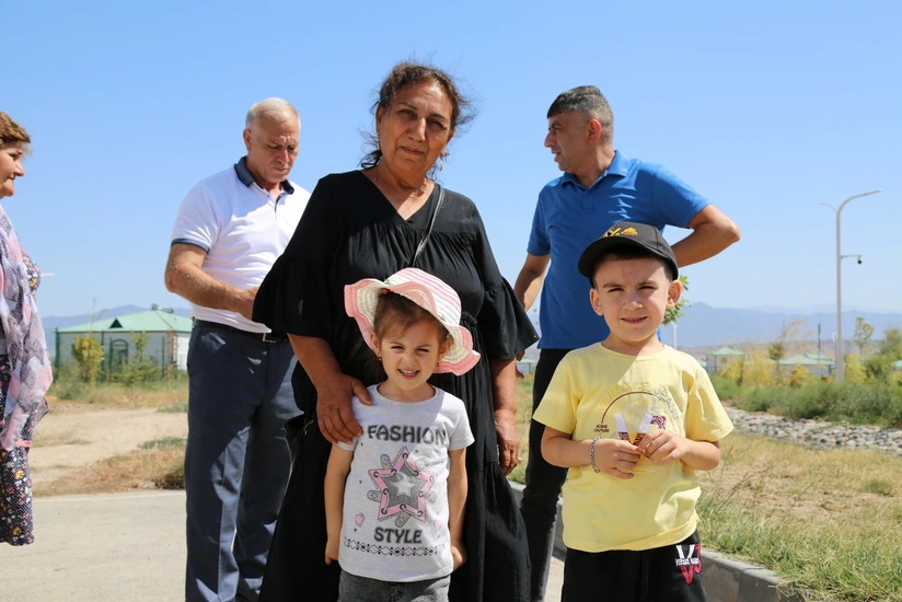 Ağalı kəndinə köçürülən növbəti 22 ailəyə evlərinin açarları təqdim edilib - YENİLƏNİB