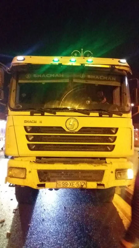 Binədə qəza tıxaca səbəb olub