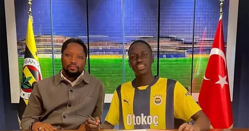 Fənərbağça seneqallı futbolçunun transferini açıqlayıb