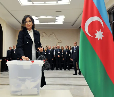 Prezident İlham Əliyev Milli Məclisə keçirilən seçkilərdə səs verib