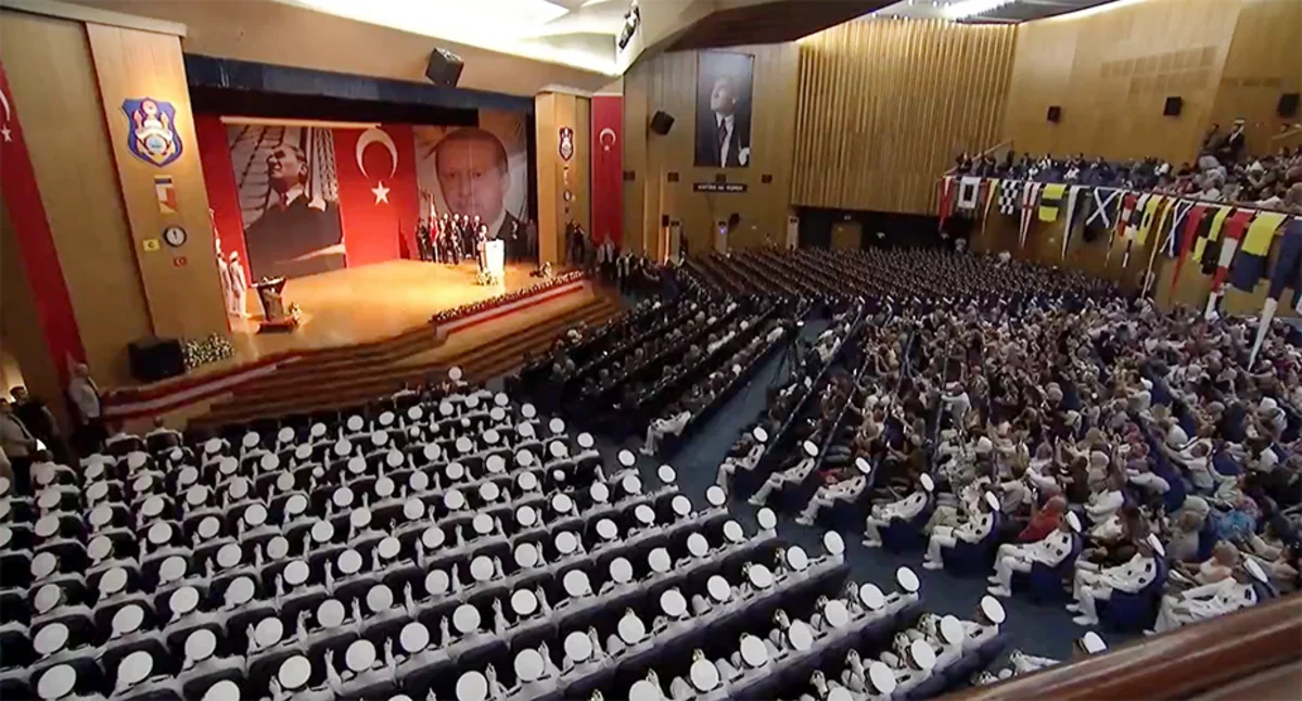 Müdafiə naziri Türkiyənin Hərbi Dənizçilik və Təyyarəçilik məktəblərinin buraxılış mərasimində iştirak edib