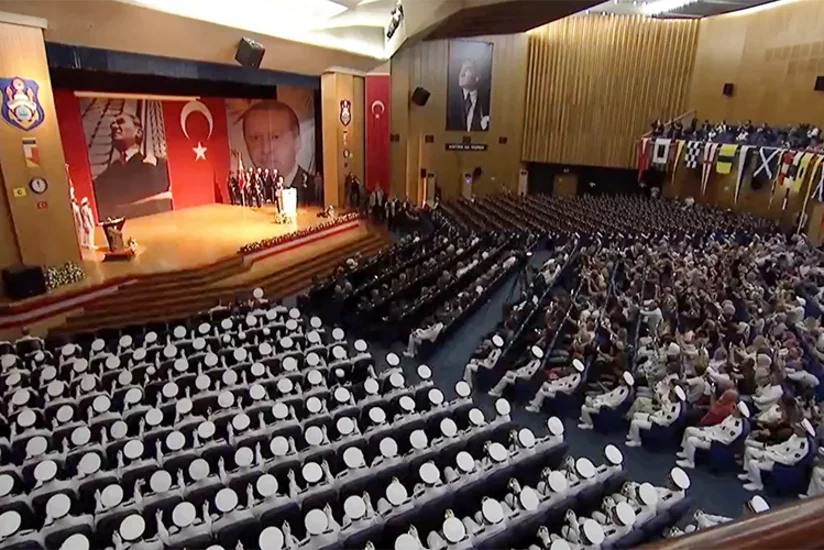 Müdafiə naziri Türkiyənin Hərbi Dənizçilik və Təyyarəçilik məktəblərinin buraxılış mərasimində iştirak edib