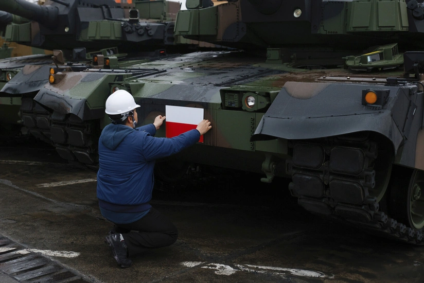 Poland deploys new tank battalion near border with Belarus