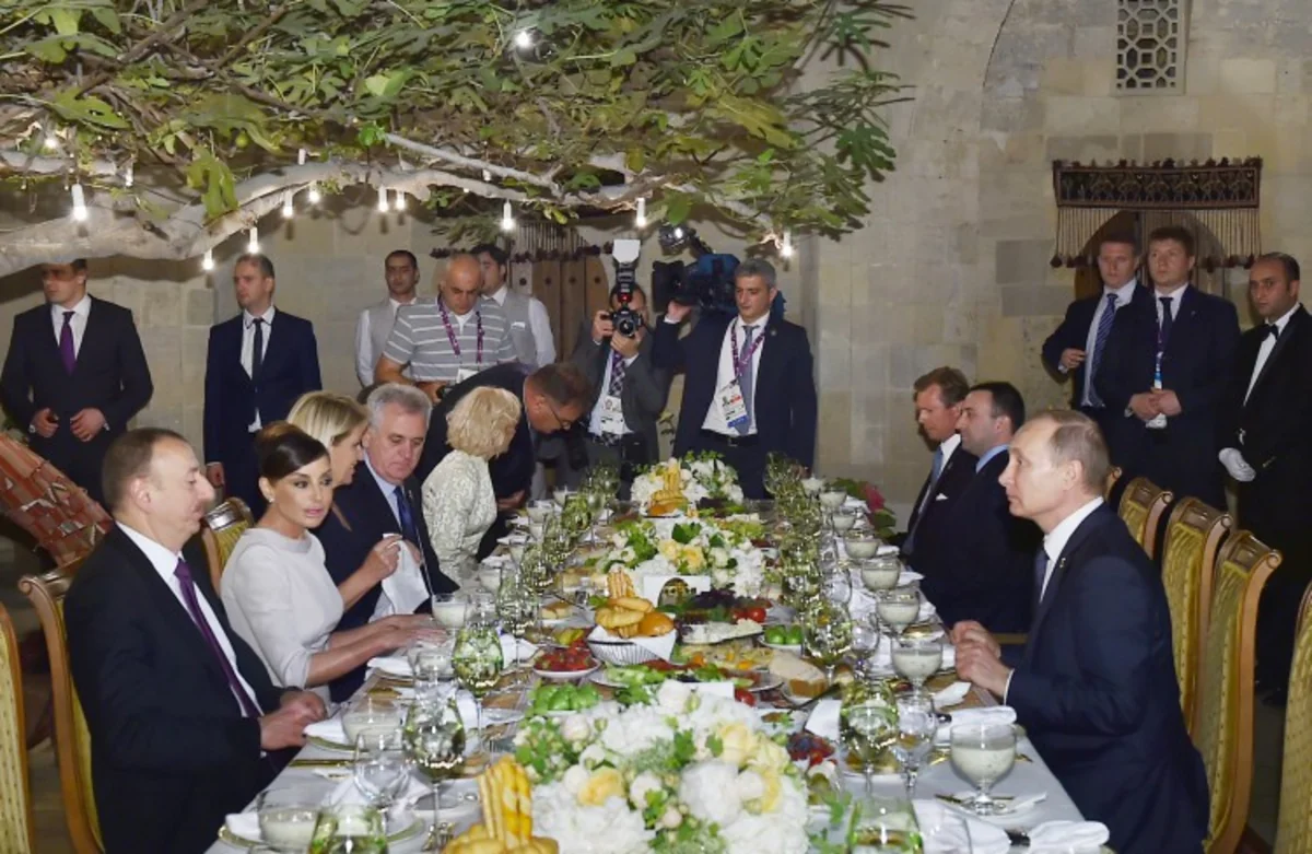​Prezident I Avropa Oyunlarının açılışında iştirak edən dövlət və hökumət başçıları ilə birgə şam edib