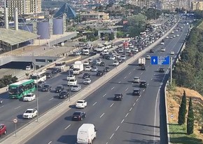 Bakının bir sıra yollarında nəqliyyatın sıxlığı yaranıb