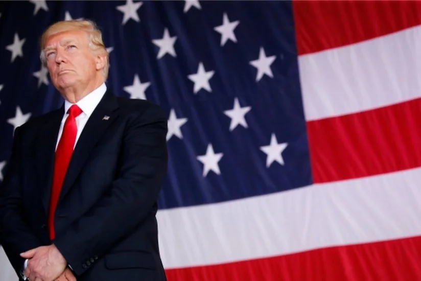 Президент США  ввел ограничение на предоставление гражданства США по праву рождения