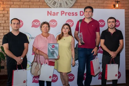 “Nar” mətbuat nümayəndələrini təbrik edib