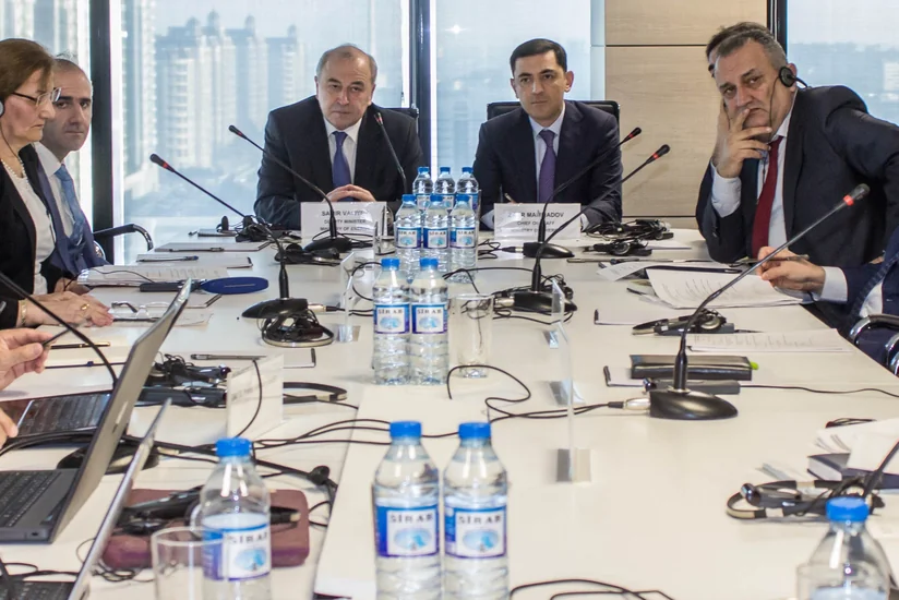 Bərpa olunan enerji mənbələri üzrə qanunvericilik bazası və şəbəkənin təkmilləşdirilməsi müzakirə edilib