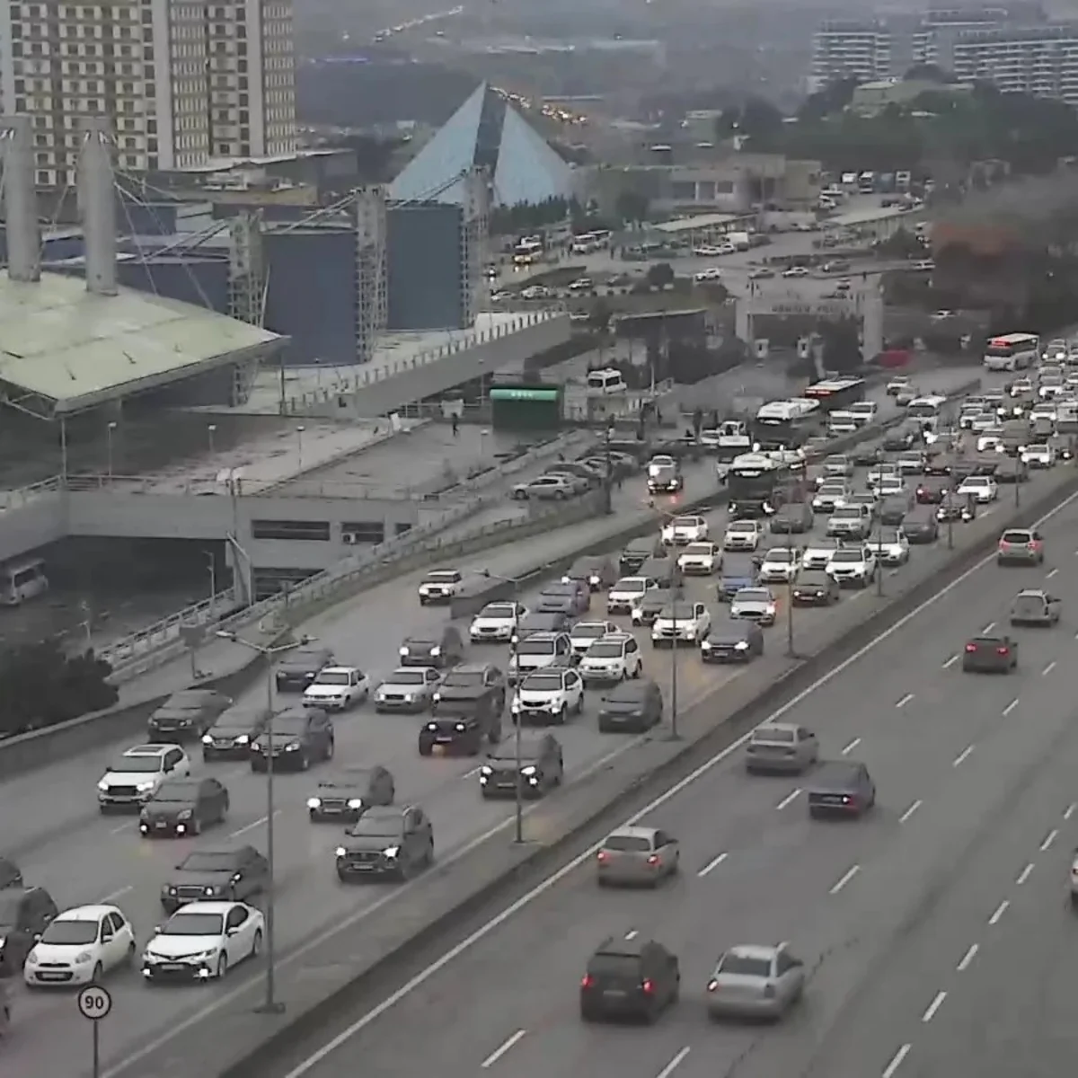 Bakıda 8 istiqamətdə tıxac yaranıb - SİYAHI