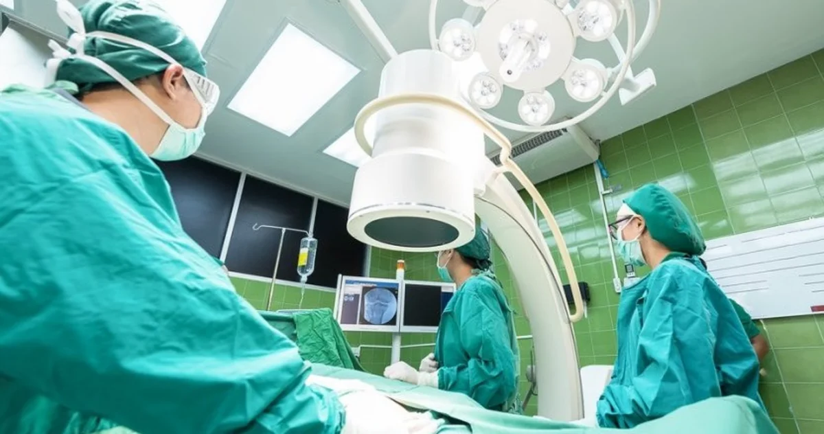 Bakıda avtobus piyadanı vurub, daha sonra onun əlinin üzərindən keçib