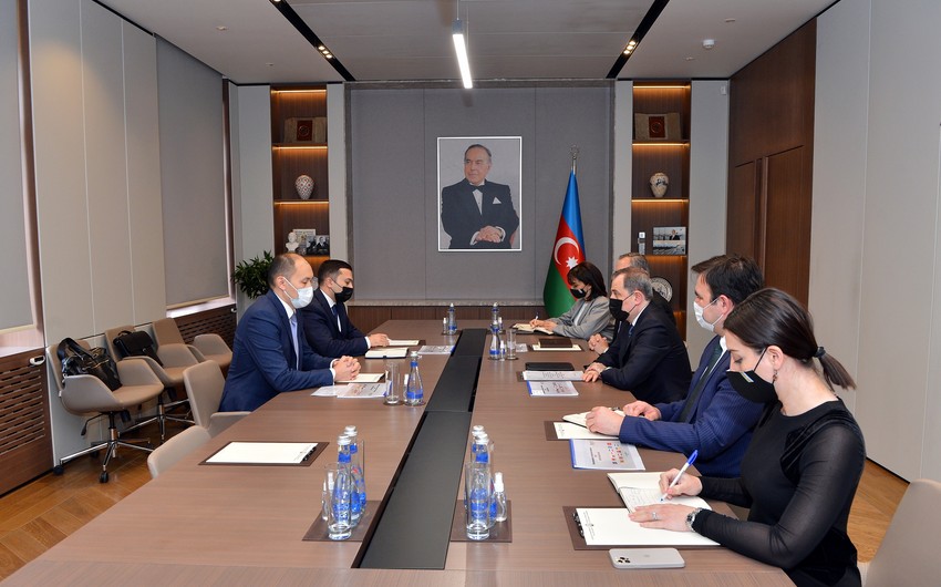 Ceyhun Bayramov “TRACECA”nın Baş katibi Aset Asavbayev ilə görüşüb