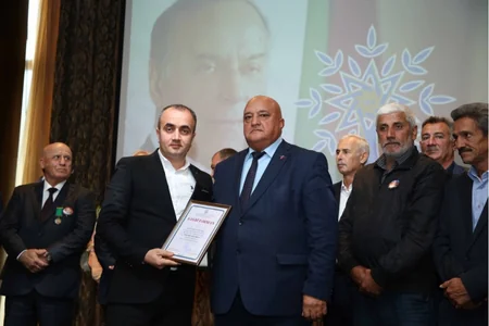 YAP-ın təsis edilməsinin 30 illiyi münasibətilə Xətai rayonunda konfrans keçirilib
